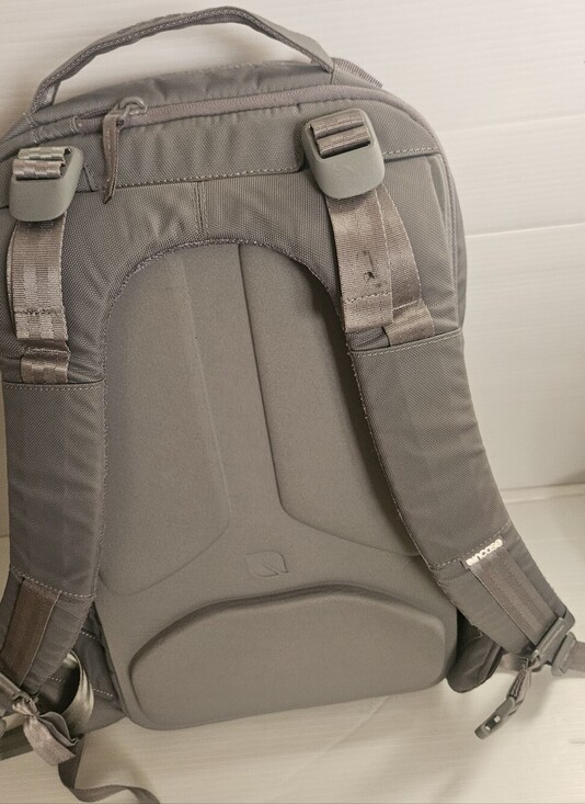 Incase ICON Backpack – Large Tech Backpack Laptop Tablet Phone pockets Gray main image 9